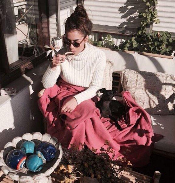 Genç oyuncu Bensu Soral güzelliği ile dikkat çekiyor 