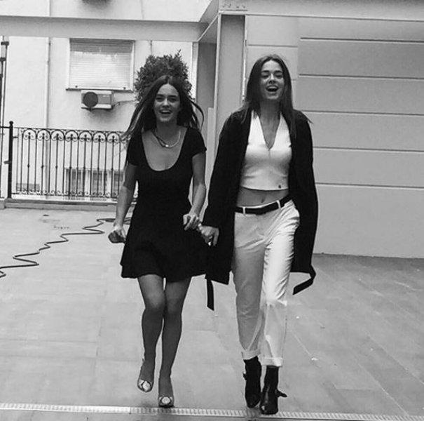 Genç oyuncu Bensu Soral güzelliği ile dikkat çekiyor 