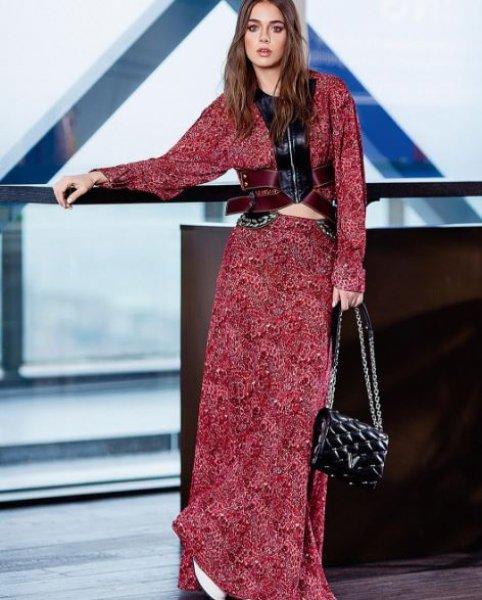 Genç oyuncu Bensu Soral güzelliği ile dikkat çekiyor 