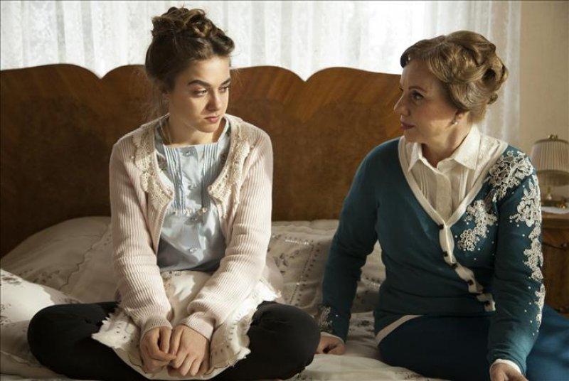 Genç oyuncu Bensu Soral güzelliği ile dikkat çekiyor 