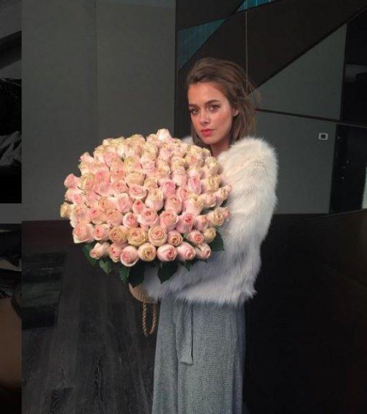 Genç oyuncu Bensu Soral güzelliği ile dikkat çekiyor 