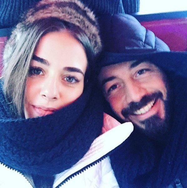 Genç oyuncu Bensu Soral güzelliği ile dikkat çekiyor 