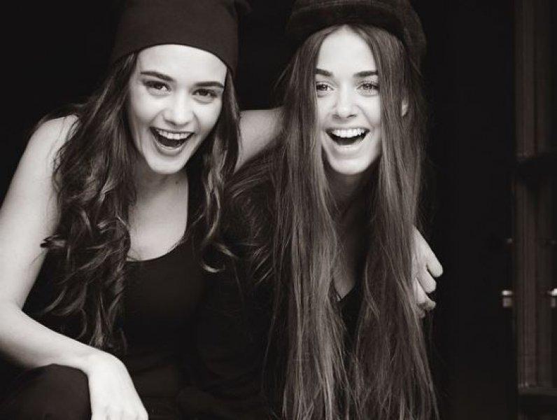 Genç oyuncu Bensu Soral güzelliği ile dikkat çekiyor 