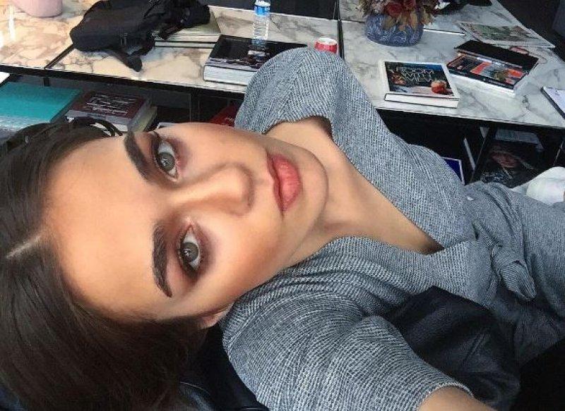 Genç oyuncu Bensu Soral güzelliği ile dikkat çekiyor 