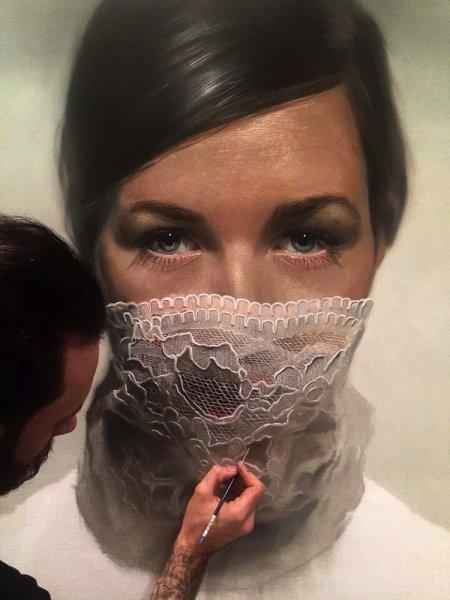 Hiperrealizm akımı en iyi ortaya koyan ressam: Mike Dargas