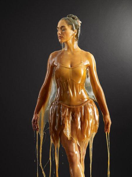 Hiperrealizm akımı en iyi ortaya koyan ressam: Mike Dargas