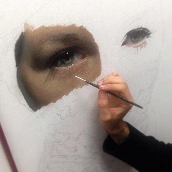 Hiperrealizm akımı en iyi ortaya koyan ressam: Mike Dargas