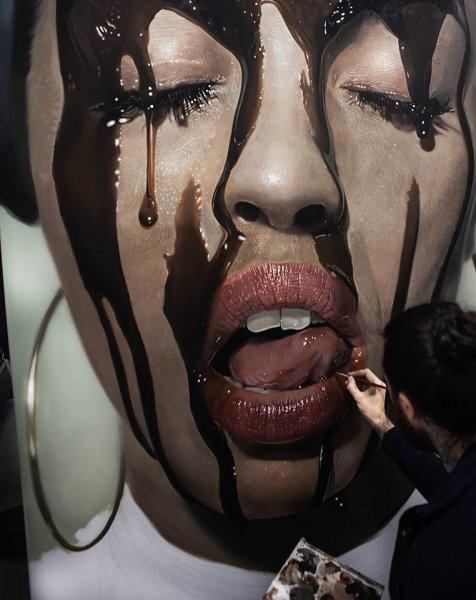 Hiperrealizm akımı en iyi ortaya koyan ressam: Mike Dargas