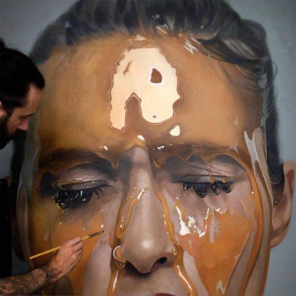 Hiperrealizm akımı en iyi ortaya koyan ressam: Mike Dargas