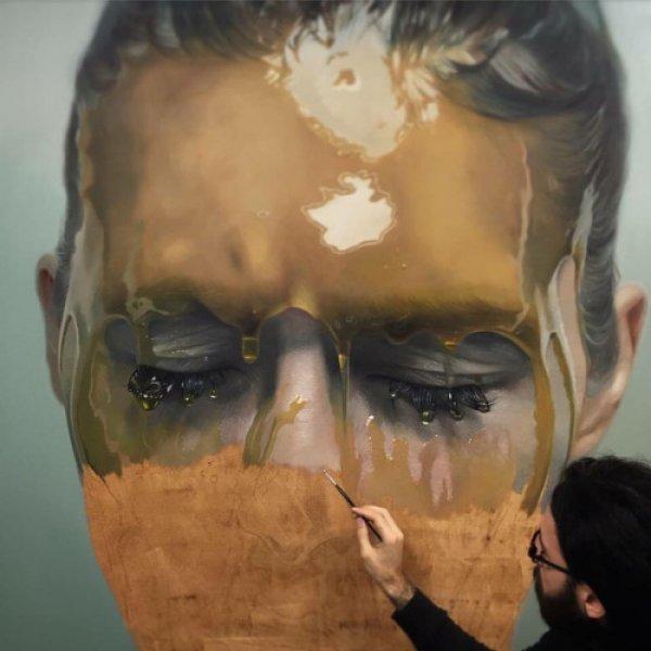 Hiperrealizm akımı en iyi ortaya koyan ressam: Mike Dargas