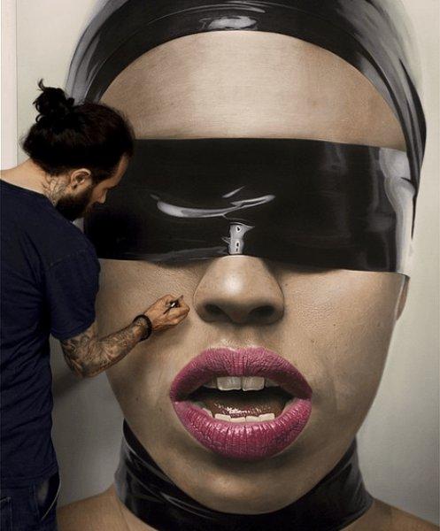 Hiperrealizm akımı en iyi ortaya koyan ressam: Mike Dargas