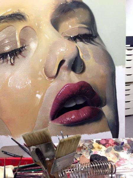 Hiperrealizm akımı en iyi ortaya koyan ressam: Mike Dargas