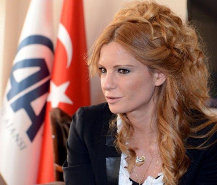 Burcu Çetinkaya ilk kez oğlunun yüzünü gösterdi