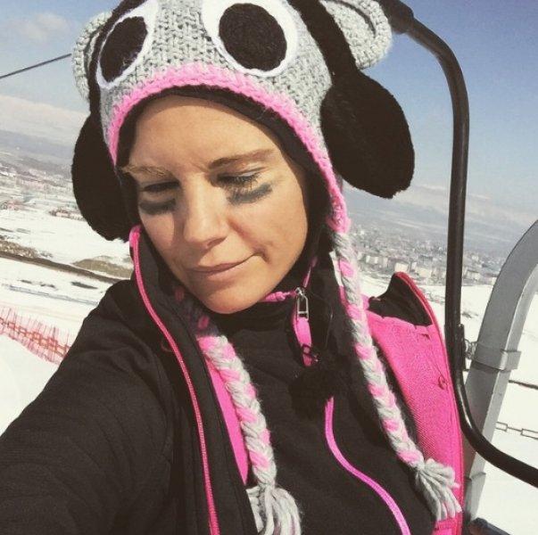 Burcu Çetinkaya ilk kez oğlunun yüzünü gösterdi