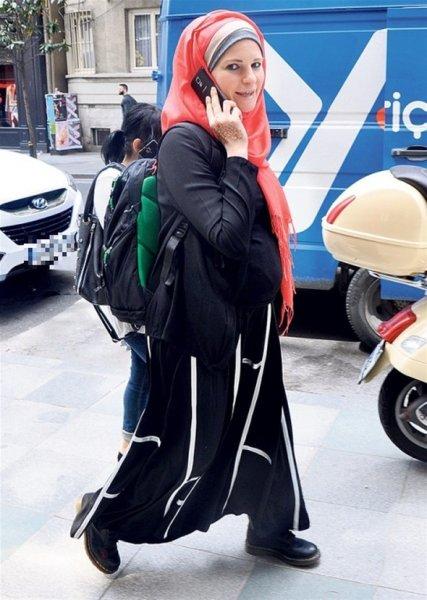 Burcu Çetinkaya ilk kez oğlunun yüzünü gösterdi