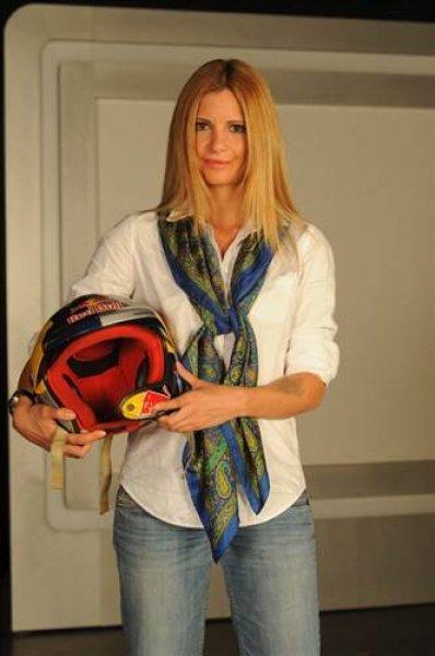 Burcu Çetinkaya ilk kez oğlunun yüzünü gösterdi