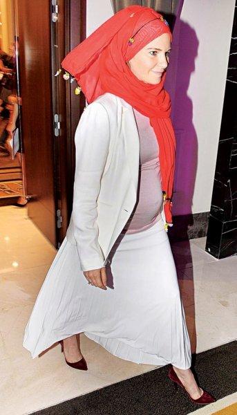 Burcu Çetinkaya ilk kez oğlunun yüzünü gösterdi