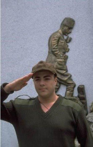 Ünlülerin askerlik halleri 