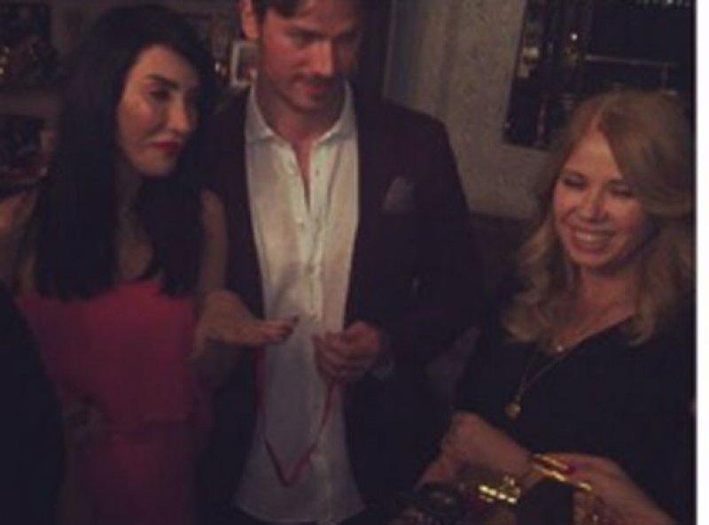 Hande Yener ve Cem Şenol nişanlandı