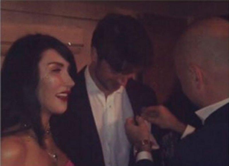 Hande Yener ve Cem Şenol nişanlandı