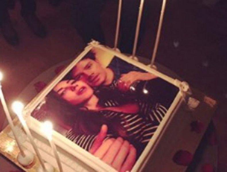 Hande Yener ve Cem Şenol nişanlandı