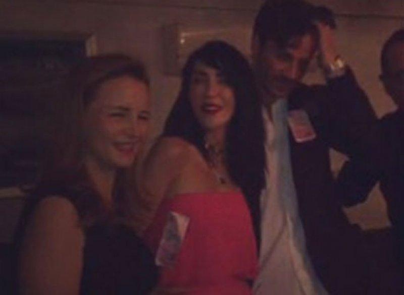 Hande Yener ve Cem Şenol nişanlandı