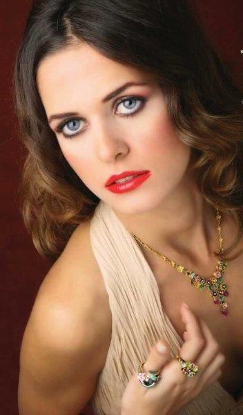 Oyuncu İpek Özkök anne olmaya hazırlanıyor