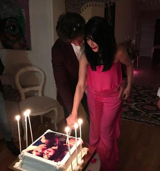 Hande Yener ve Cem Şenol nişanlandı