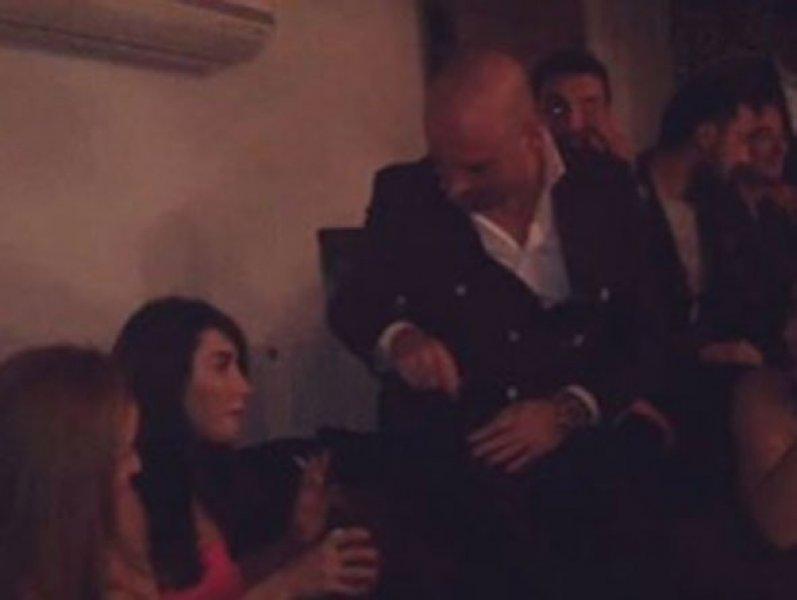 Hande Yener ve Cem Şenol nişanlandı