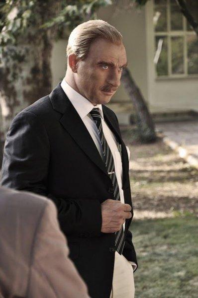 Atatürk rolünü canlandıran oyuncular