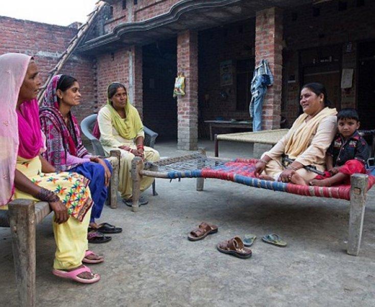 Hindistan'da tecavüzcülerin korkulu rüyası: Tüfekli teyze