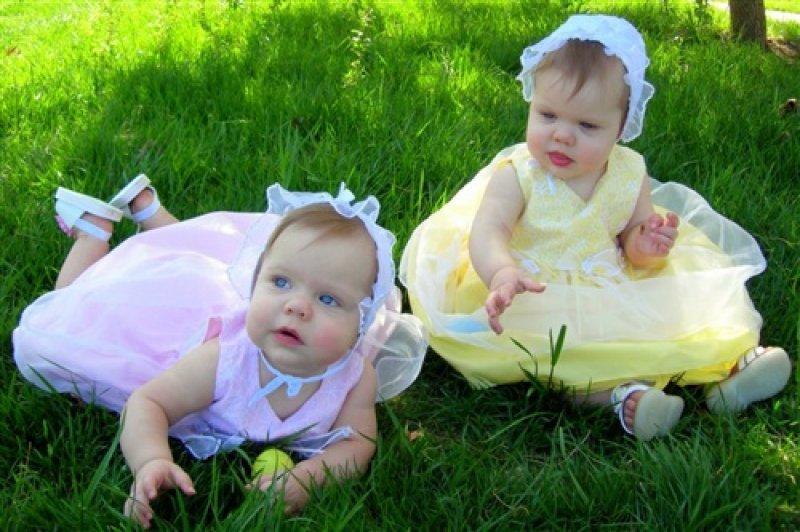 En güzel ikiz bebek fotoğrafları 