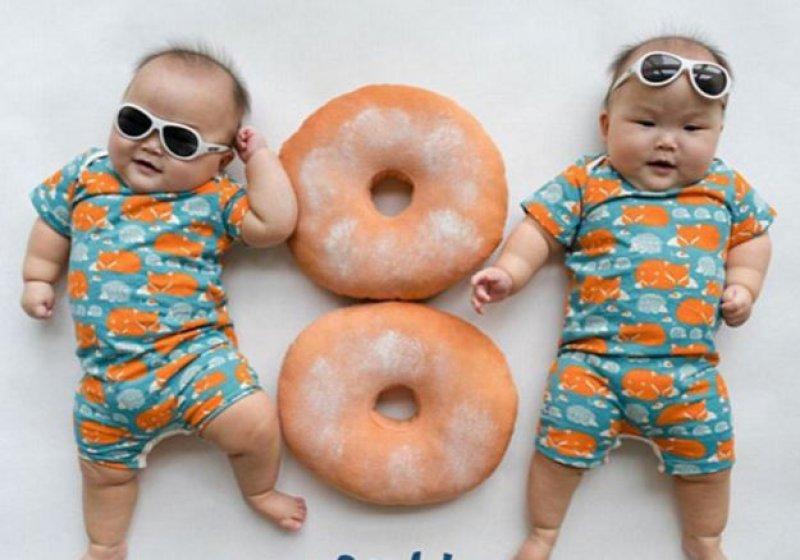 En güzel ikiz bebek fotoğrafları 