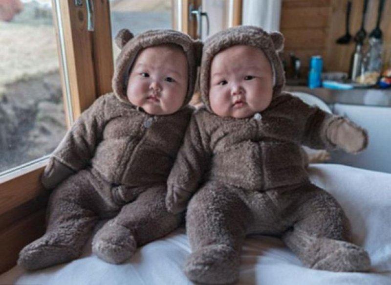 En güzel ikiz bebek fotoğrafları 