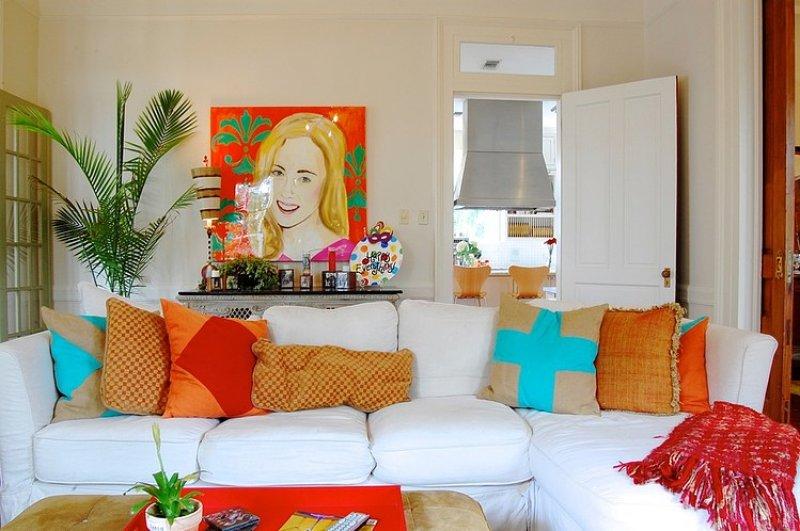 Renkli oda dekorasyonu