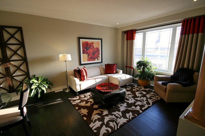 Renkli oda dekorasyonu