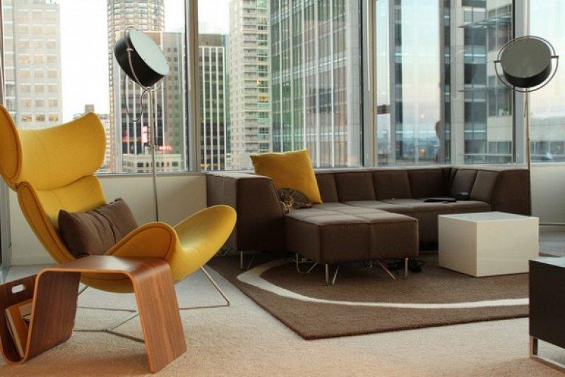 Renkli oda dekorasyonu