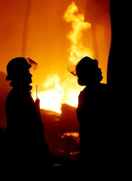 İzmir'de paketleme tesisinde yangın