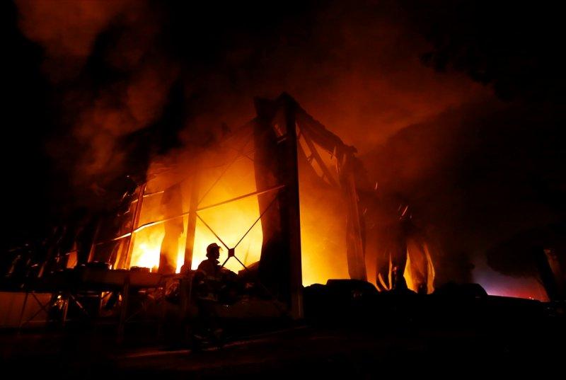 İzmir'de paketleme tesisinde yangın