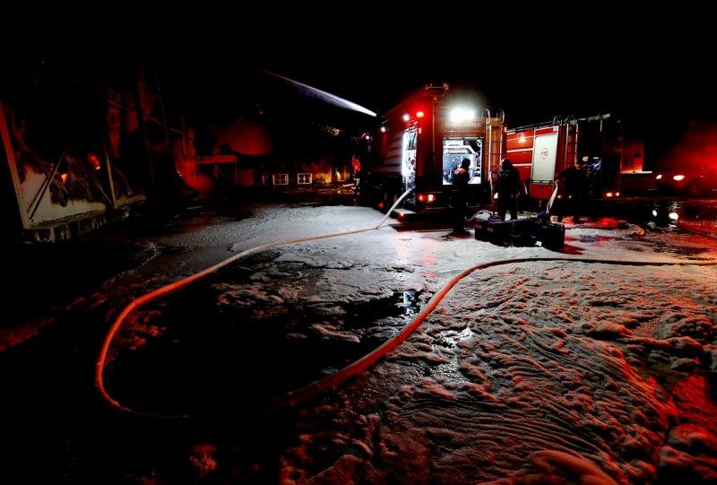 İzmir'de paketleme tesisinde yangın