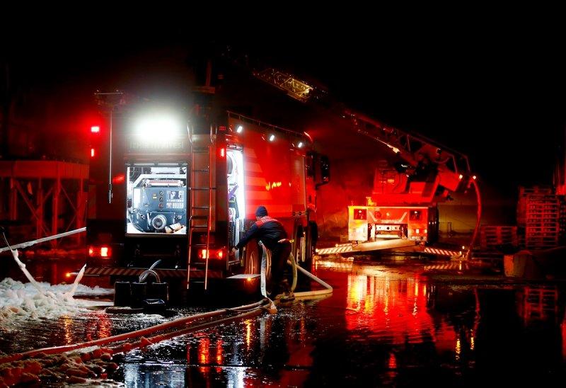 İzmir'de paketleme tesisinde yangın