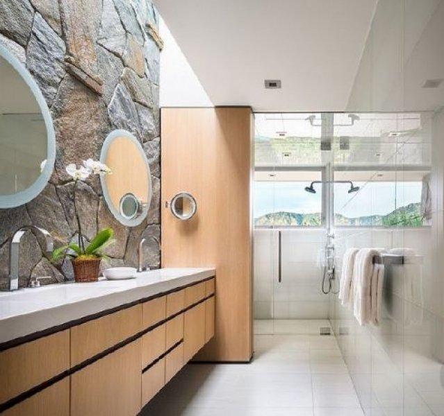 Banyo dekorasyonunda doğal taş esintisi