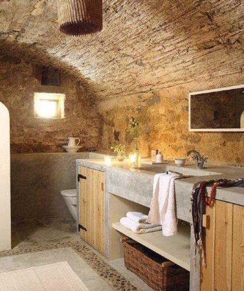 Banyo dekorasyonunda doğal taş esintisi