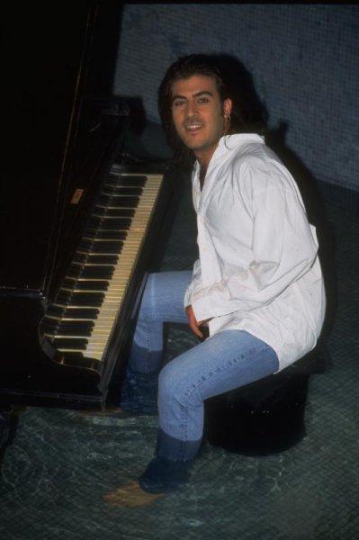 Trafik kazasında hayatını kaybeden ünlüler