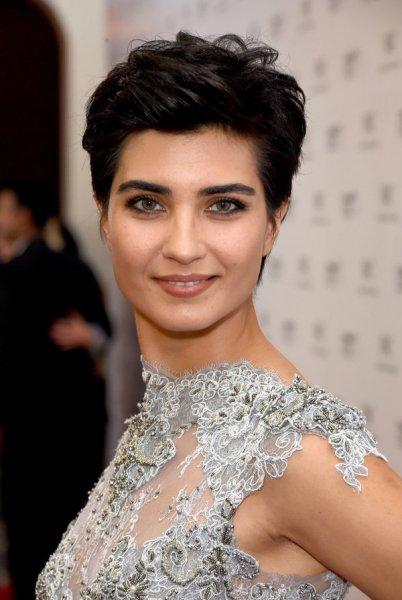 Dubai'de Tuba Büyüküstün'e yoğun ilgi 