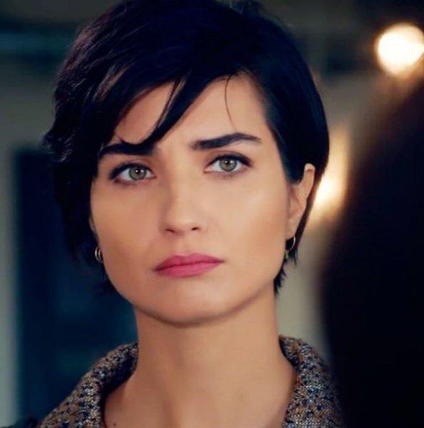 Dubai'de Tuba Büyüküstün'e yoğun ilgi 