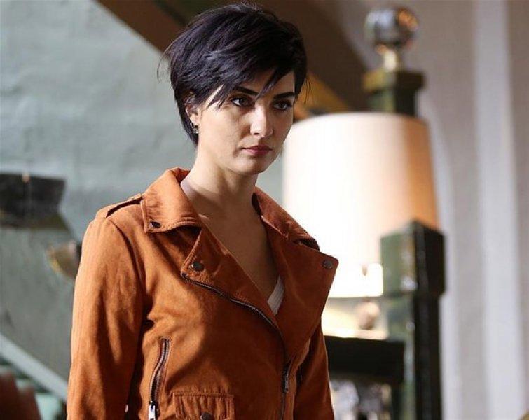 Dubai'de Tuba Büyüküstün'e yoğun ilgi 