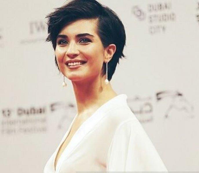 Dubai'de Tuba Büyüküstün'e yoğun ilgi 