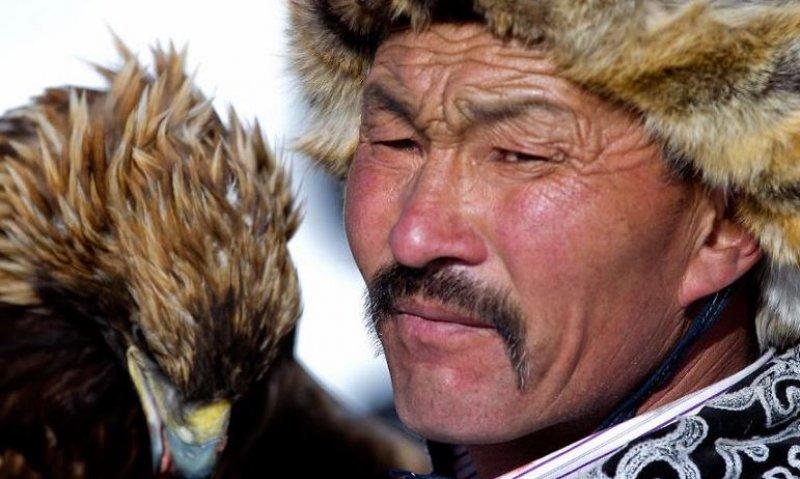 Moğolistan'da altın kartal festivali başladı 