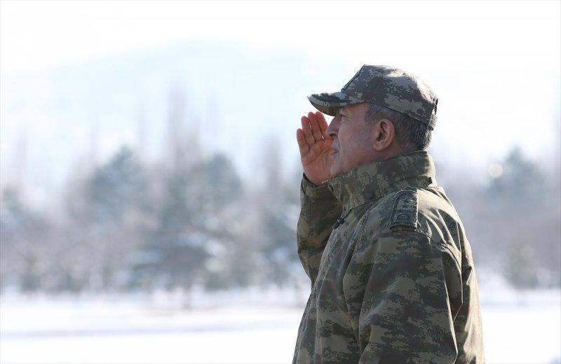 Genelkurmay Başkanı Akar'dan komandolara ziyaret